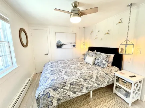 LUXURYBEACHHOUSE*walk2beaches*firepit/bikes/fencedyard/kingbed Hotels in Yarmouth