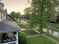 The Antique Reno is walking distance to the Falls and in a historic area.