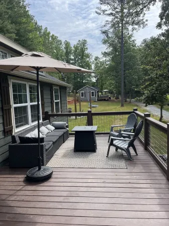 Cozy retreat located in the heart off the TIEC And the blue ridge mountains!