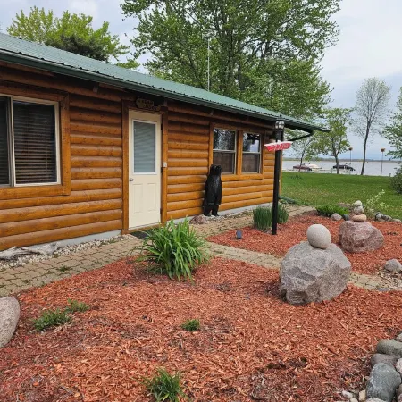Bear Lodge, Fantastic Views Of Partridge Lake Fremont Wisconsin Wolf River