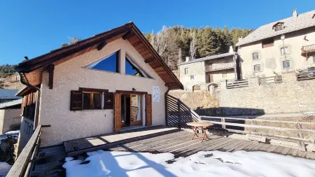 Between ST VERAN AND CEILLAC Beautiful chalet comfort mezzanine fireplace 3Bathrooms