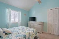 ~New Openings~ Tropical 2 Bed 2 Bath, in an Oceanfront Complex with 3 Pools