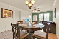 Condo private balcony overlooking the pool close to Disney!