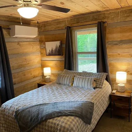 Cozy, Quiet Cabin Under the Stars - Near Desoto State Park and Downtown Mentone!
