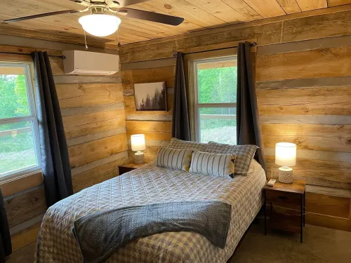 Cozy, Quiet Cabin Under the Stars - Near Desoto State Park and Downtown Mentone!