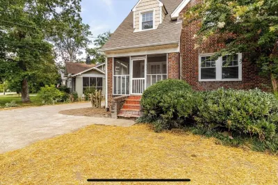 Historic Home, Modern Conveniences 15 Minutes to Chattanooga. Great for Families
