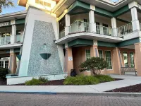 3Br Beach Condo Walk to Shops & Restaurants