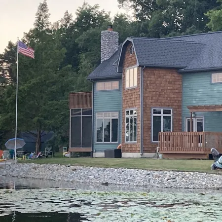 Lakefront 270 View, Beach, Hot Tub, Wineries! Summer IS Coming. Going Fast!