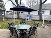 Cozy Cottage w/ private patio just 1 block to downtown. Packed with charm! Hotels near Dog Park