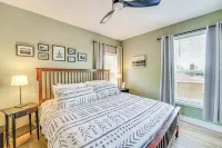 Family-Friendly Retreat Near Manistee Riverwalk - Dogs Allowed