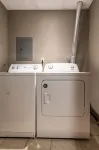 Historic Downtown Top Floor 2BR Apartment - 3성급