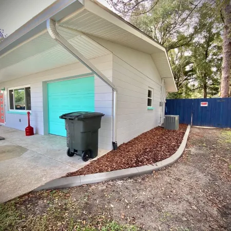 Relaxing FUN Home- short walk to Rainbow River