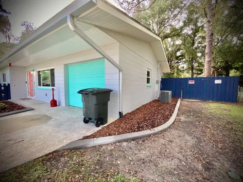 Relaxing FUN Home- short walk to Rainbow River