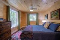 Cozy 100-year-old Maine camp, steps to Little Sebago Lake