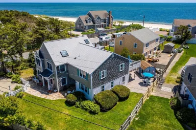 🌊 BEACHFRONT FAMILY HOME STEPS TO THE OCEAN!