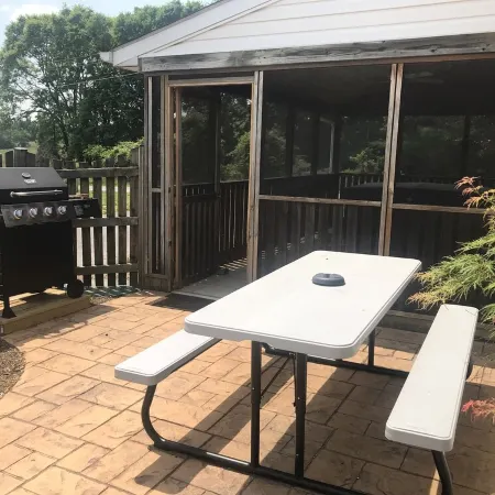 Rural Home, Hot Tub, Campfire, Hardwood Floors