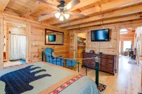 CREEKSIDE LOG HOME: NEXT TO CREEK / CLOSE TO TOWN / HOT TUB / TRAILS / PETS OK