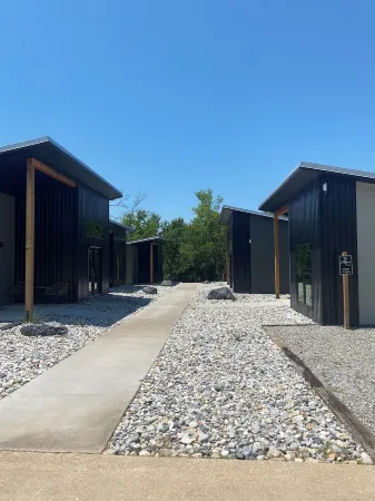 Lovely 2-bedroom cottage located in downtown Mount Vernon!