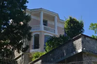 Le Bompard 50 m² Art Deco villa with garden