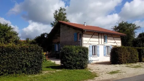 Charming: a comfortable house near Lac du Der. Pets welcome. Hôtels à : Droyes