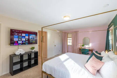 Sage&Bloom - 2000 sqft, 3 King Beds, Pool Table, Big Yard, Close to EXPO