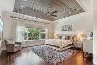 Luxurious Delray Beach Pool Home in Downtown Delray! VIP Beach Passes!