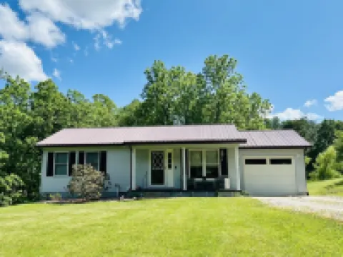 Cozy home in the heart of Hocking Hills * with Hot Tub * 馬裏恩酒店