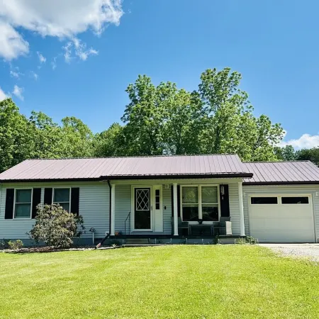 Cozy home in the heart of Hocking Hills * with Hot Tub *