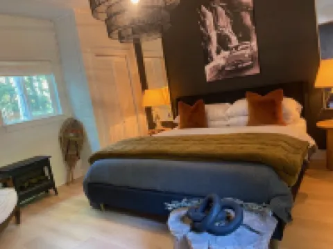 Fully Renovated Luxury Brighton Cabin w/ Hot Tub