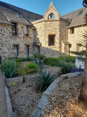 Dans Manoir Marteroy, Appartement 80m² 2 Chambres vue Mer, Plage des Rosaires Hotels in Plérin