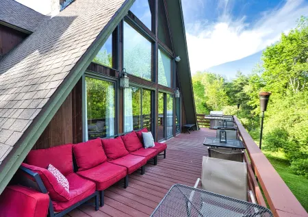 Family and Dog Friendly Home near historic racetrack and downtown w/ a fire pit.