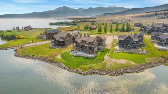 Lakeview Manor overlooking Henry's Lake - Worldclass Fishing - Near Yellowstone