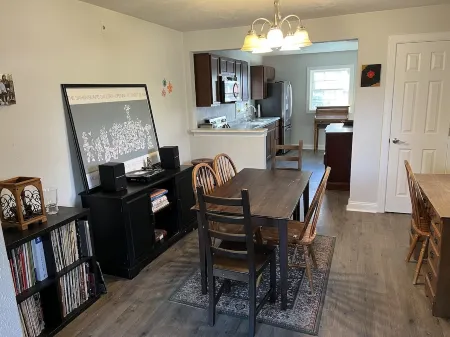 Ideal Spot for Fall Adventures - 10 Min. from Ligonier. Pets Welcome.