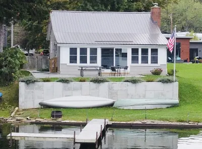 Quiet Lakefront property on Cassadaga Lake WiFi & 2 car parking.