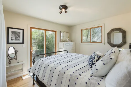 Charming retreat close to downtown, hiking, lakes, 3 acre and private Hotel a La Plata County