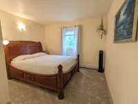 Minutes from the Airport. Free WiFi & parking! Onsite laundromat & food market.