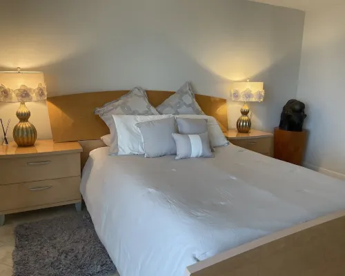 Penthouse Condo, with stunning ocean views Hotels in Surfside