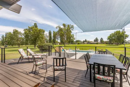 Lakeview Golf Course - Private Pool/Hot Tub - Pet Friendly - Soap Lake, WA