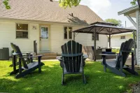 Romeo’s Roscoe Retreat- Close to Lambeau and Titletown District! Hotels near Walmart Supercenter