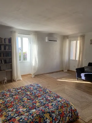 Pretty renovated village house 5 minutes from a beautiful fishing port 住宿飯店