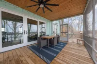 The Blue Cat: Family-Friendly Luxury Lakefront Retreat w/ Fire Pit, Sunset Views