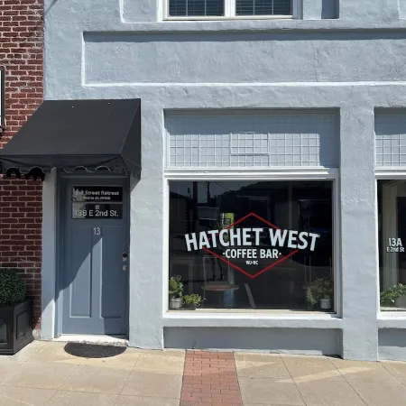 Downtown West Jefferson 3 bedroom apartment walking distance to everything.