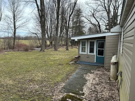 Charming 2-bedroom house in pleasant Turin on snowmobile and atv trail Отели в г. Терин