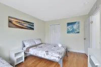 Beautiful spacious 2bd, w/d, bbq, yard, pets allowed, free parking