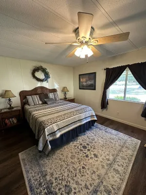 Waterfront,new dock;relax& fun:sleeps six,two full baths. Allow one sm - med dog