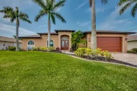 Beautiful 4 BR waterfront Villa w. heated pool/ kayaks/ bicycles/ fishing poles