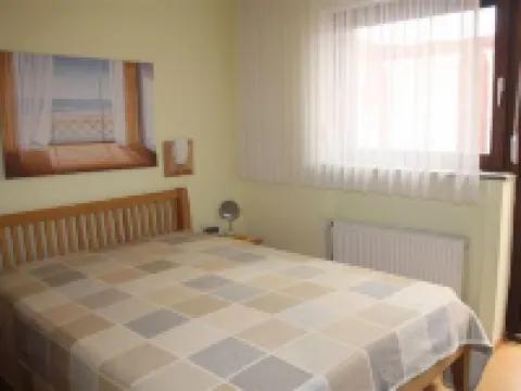 Middle row house near the beach, quiet location but in the middle of life Hotels in Tossens