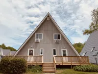 Chalet in Beachfront community! 2 Pools,Playgrounds,V-ball, Tennis,Pickleball!