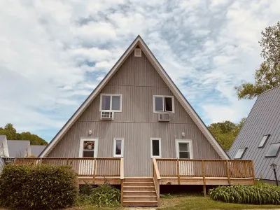 Chalet in Beachfront community! 2 Pools,Playgrounds,V-ball, Tennis,Pickleball!