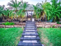 Luxury Palm Tree Two / 3 King Beds, Put Put Golf, Heated Pool, 7 Person Hot Tub Hotels in Apollo Beach